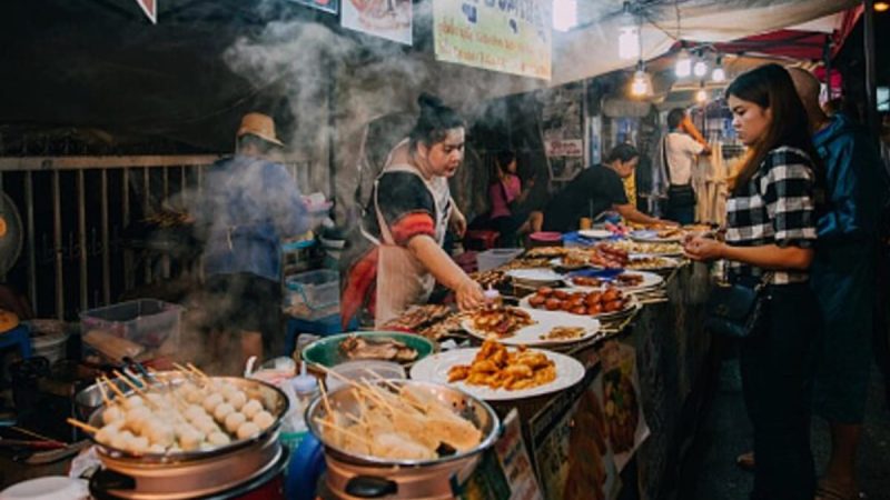 HERE IS WHAT YOU NEED TO KNOW WHEN EXPLORING THAI FOOD IN BANGKOK